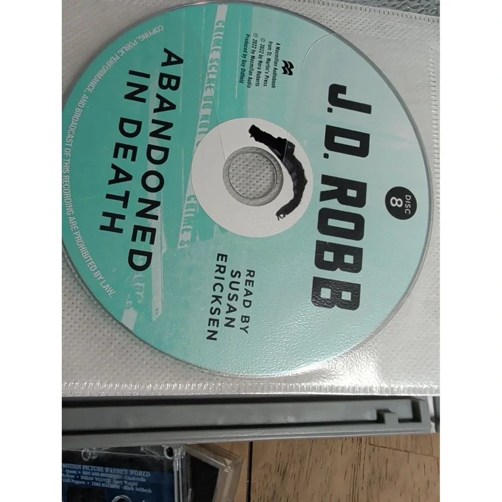 Abandoned in Death (In Death, 54) - Audio CD By Robb, J D GOOD